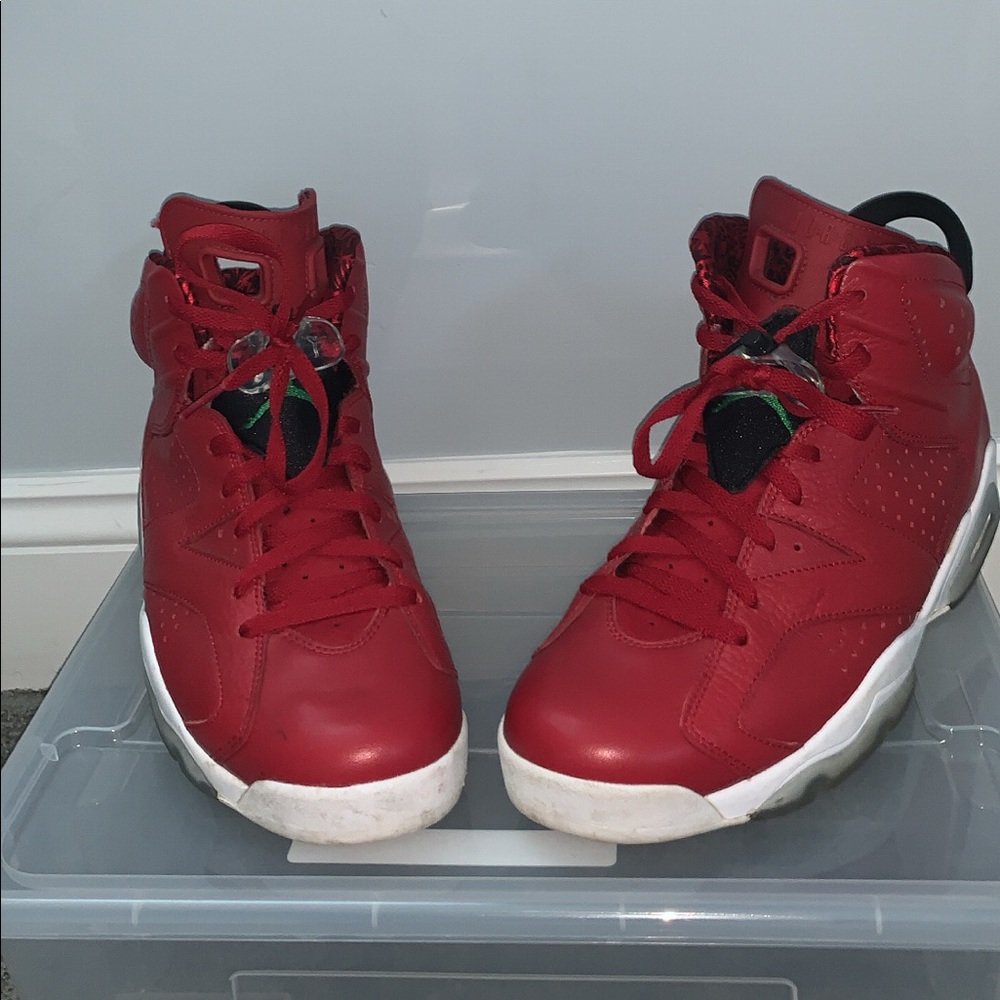 VINTAGE RED JORDAN 6’s GOOD CONDITION